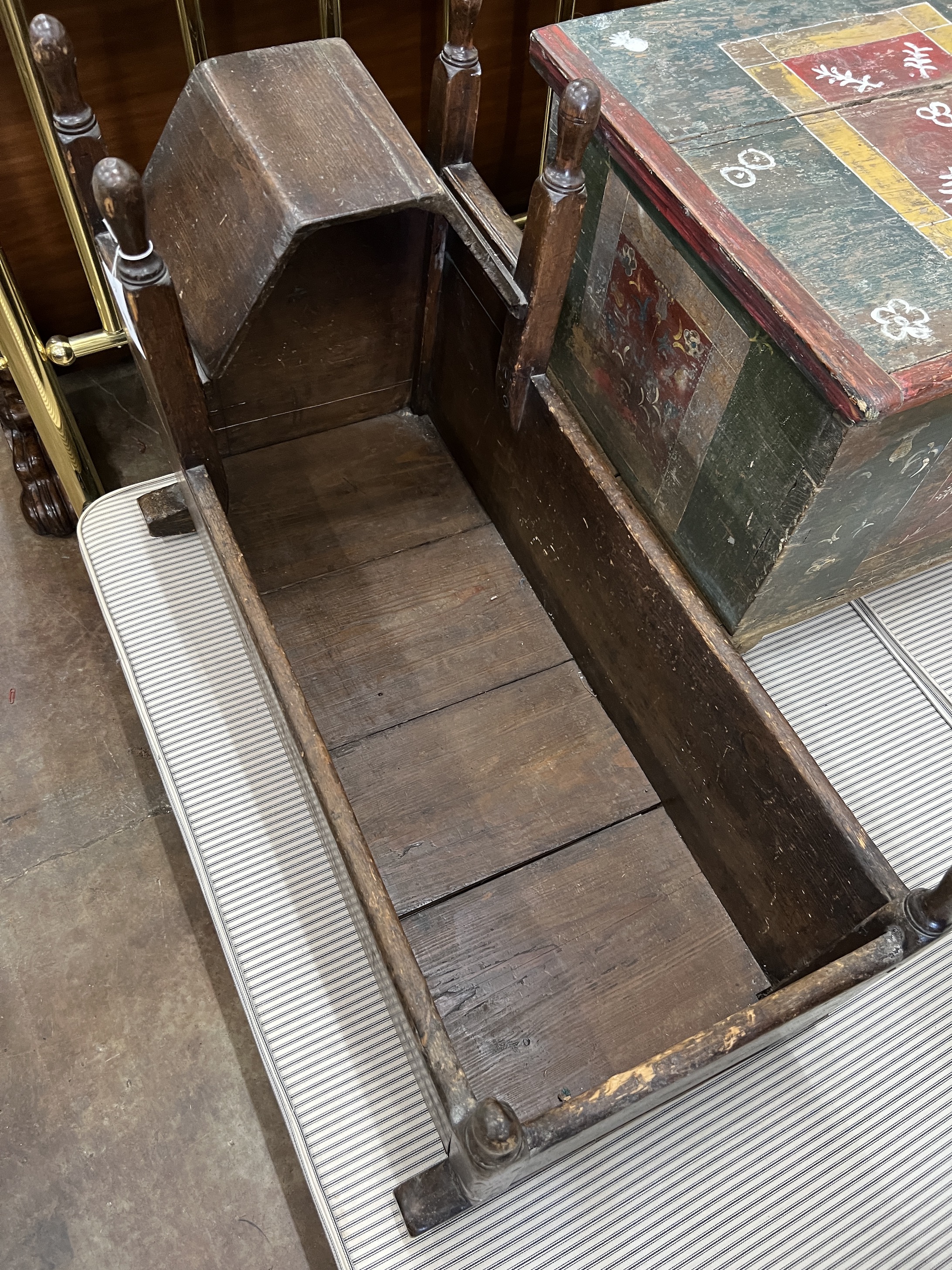 A 17th century style oak rocking crib, length 96cm, depth 39cm, height 64cm